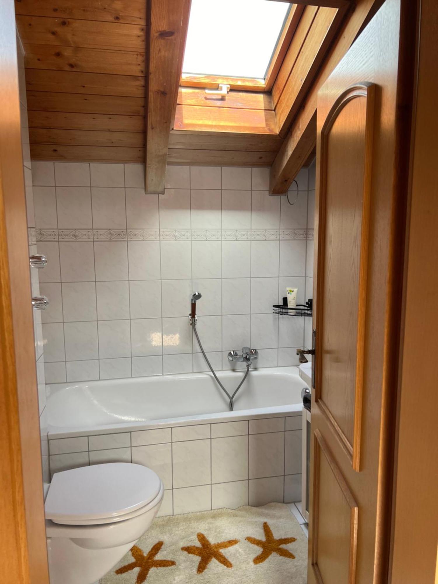 Gemuetliche Dachgeschosswohnung Mit Balkon Ainring Exterior foto
