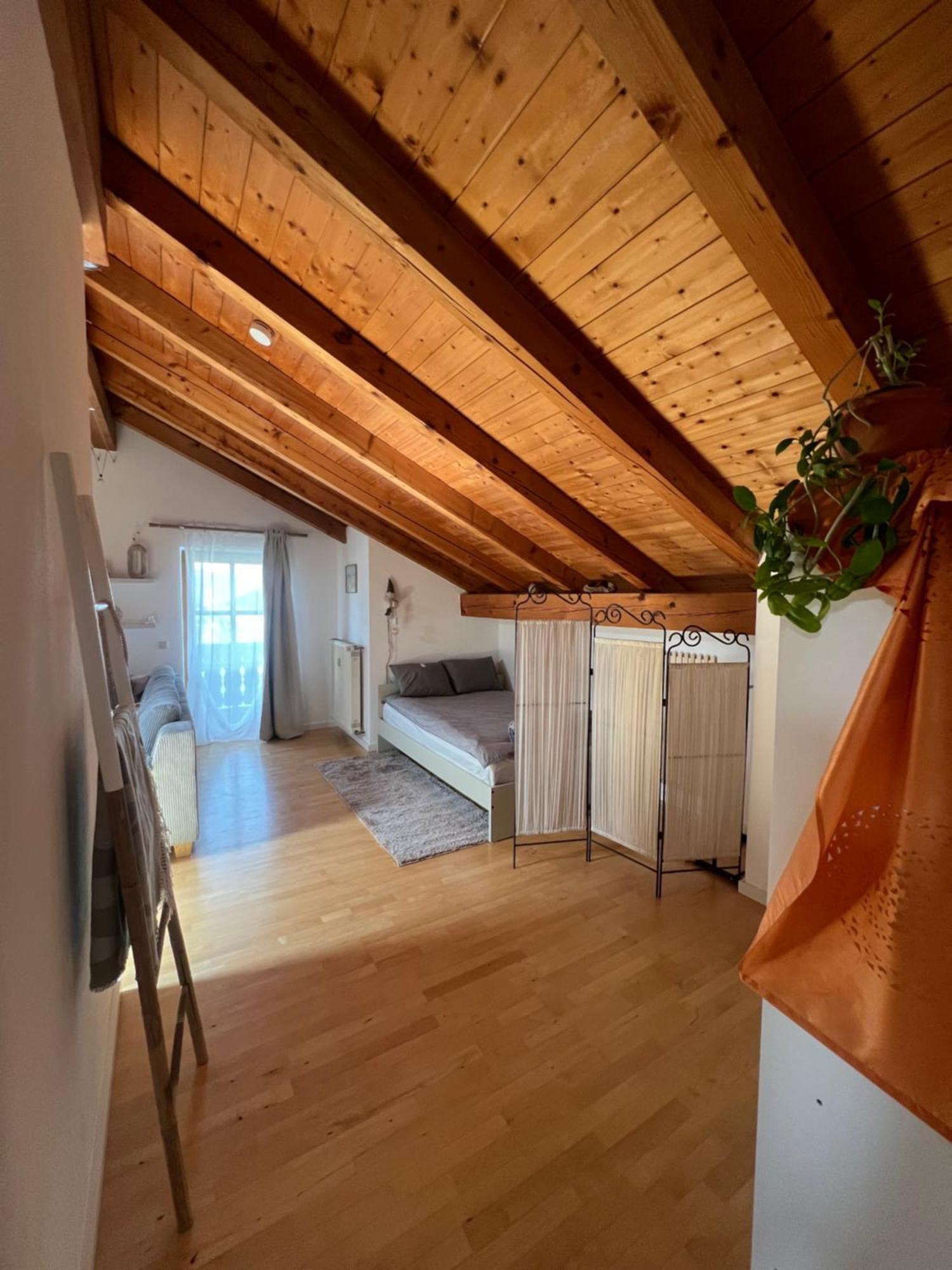 Gemuetliche Dachgeschosswohnung Mit Balkon Ainring Exterior foto